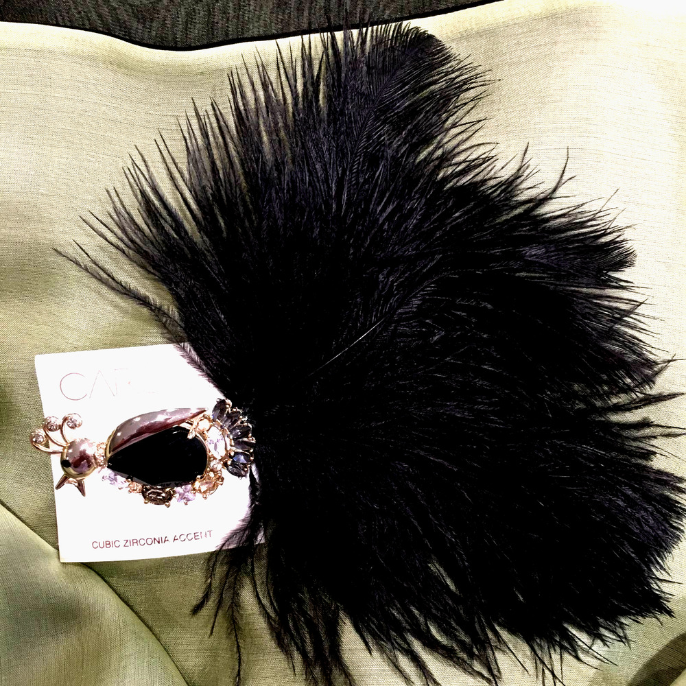 CAROLEE DECORATIVE FEATHER PIN